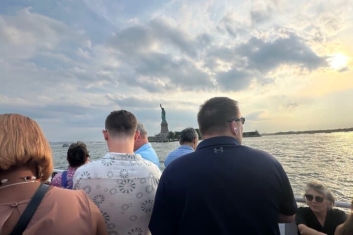 NYC Manhattan Skyline & Statue of Liberty Evening Party Cruise photo 4