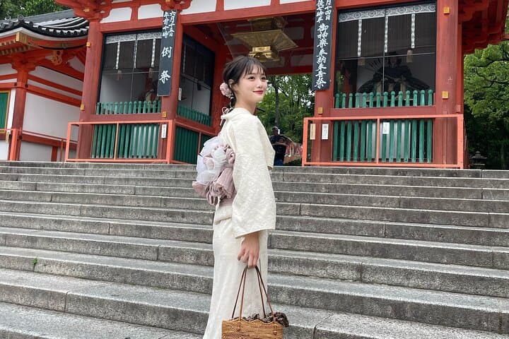 Kimono Rental in Asakusa: Dress for Kaminarimon and Walk Senso-ji photo 6