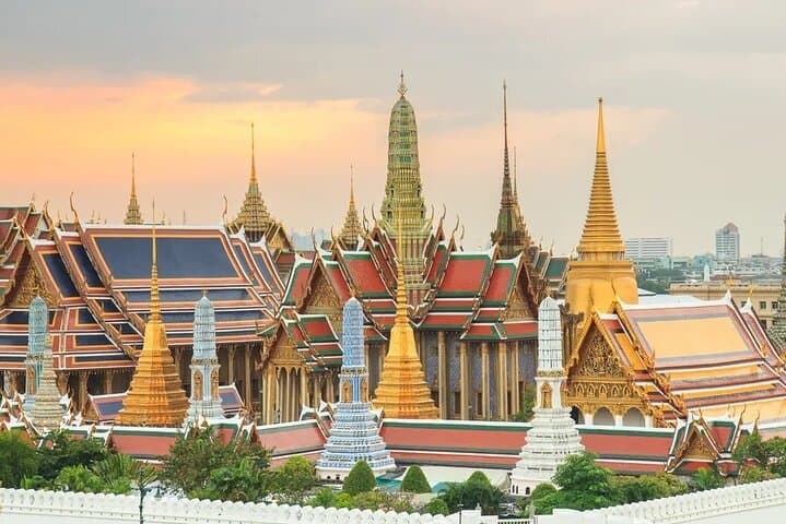 Private Bangkok Car Tour: Grand Palace, Wat Pho & Custom Sightseeing