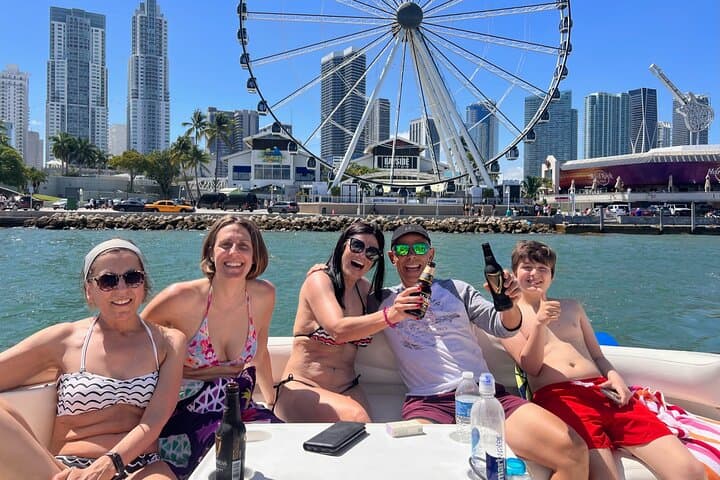 Luxury Yacht Cruise on Biscayne Bay: Sandbars, Skyline, and Miami Marine Life photo 3