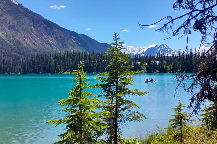 Banff-Day-Trip-Lake-Louise-Moraine-Emerald-Lake-Natural-Bridge photo 4