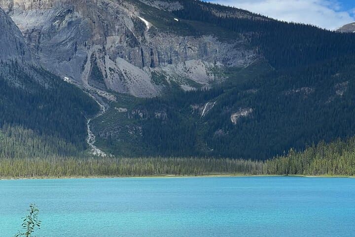Banff-Day-Trip-Lake-Louise-Moraine-Emerald-Lake-Natural-Bridge photo 6