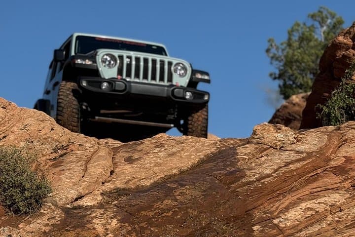 Moab Full-Day Private 4x4 Jeep Tour — Hell's Revenge, Gemini Bridges & Slickrock Trails photo 3