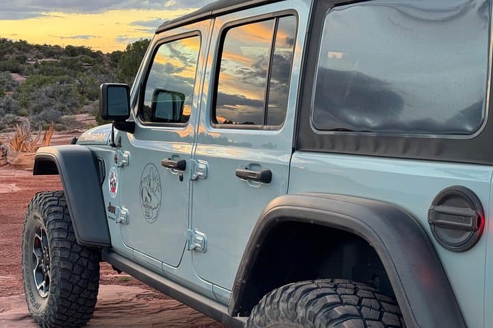 Moab Full-Day Private 4x4 Jeep Tour — Hell's Revenge, Gemini Bridges & Slickrock Trails photo 4