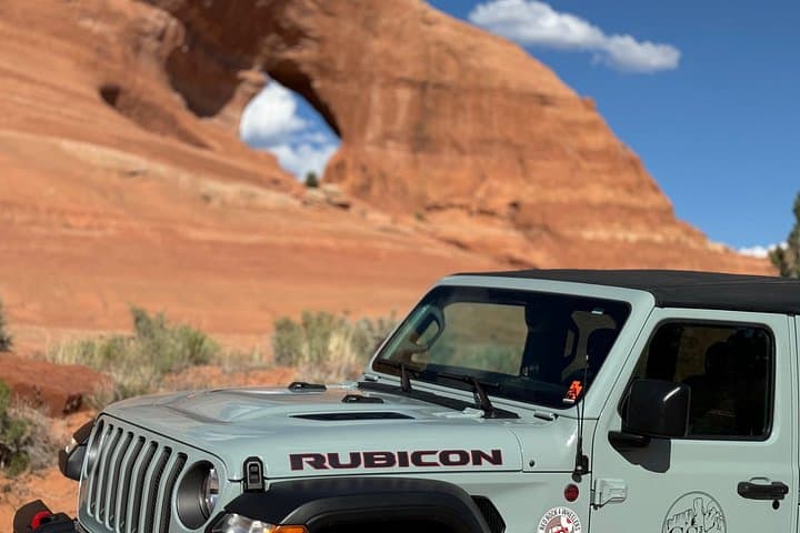 Moab Full-Day Private 4x4 Jeep Tour — Hell's Revenge, Gemini Bridges & Slickrock Trails photo 5