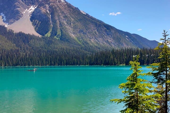 Banff Half-Day Lakes Tour: Lake Louise, Moraine & Emerald Lake photo 6