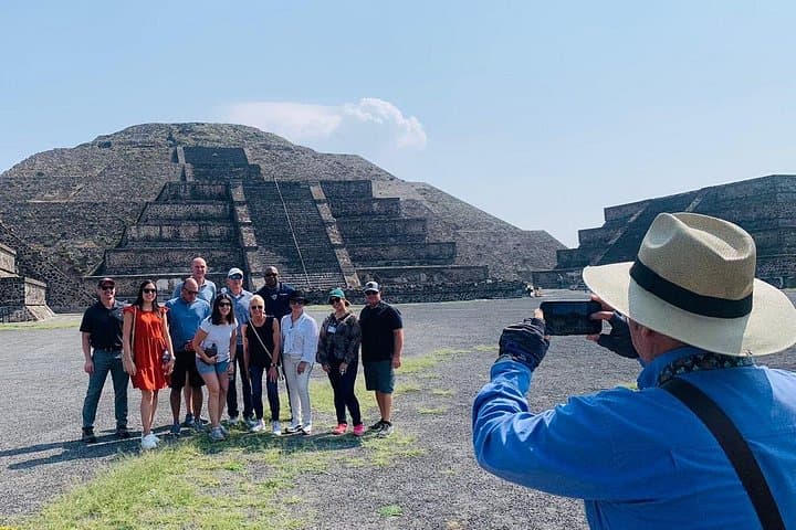 Dawn Hot-Air Balloon Over Teotihuacan: Sunrise Flight, Breakfast & Archaeological Visit photo 4