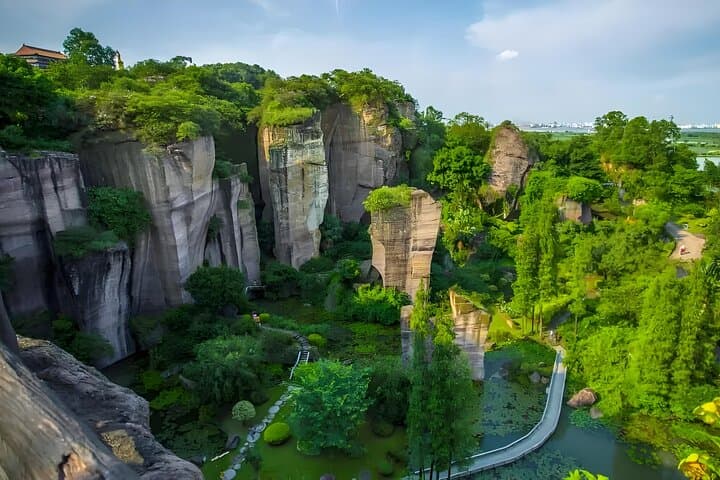 Lotus Hill Ancient Quarry & Big Buddha: Private Day Tour from Guangzhou