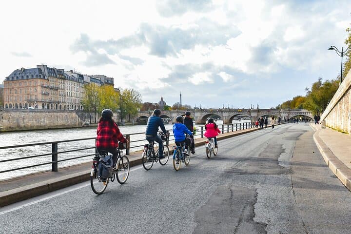 Seine Bike Tour: 3-Hour Paris Small-Group Ride Past Notre-Dame & Eiffel photo 2