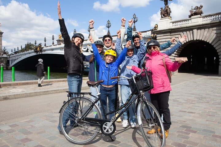 Seine Bike Tour: 3-Hour Paris Small-Group Ride Past Notre-Dame & Eiffel photo 4