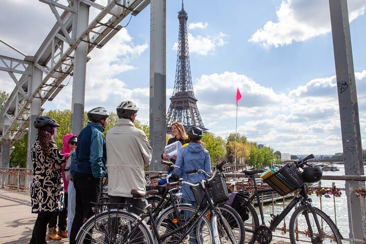 Seine Bike Tour: 3-Hour Paris Small-Group Ride Past Notre-Dame & Eiffel