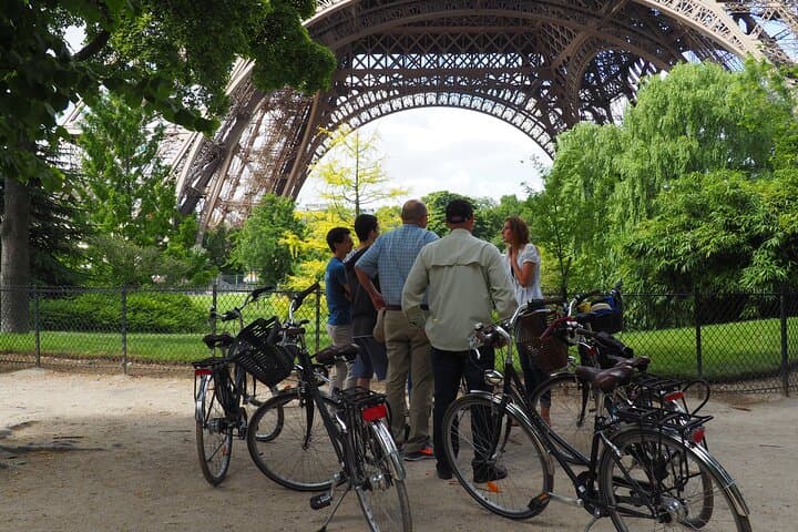 Seine Bike Tour: 3-Hour Paris Small-Group Ride Past Notre-Dame & Eiffel photo 6