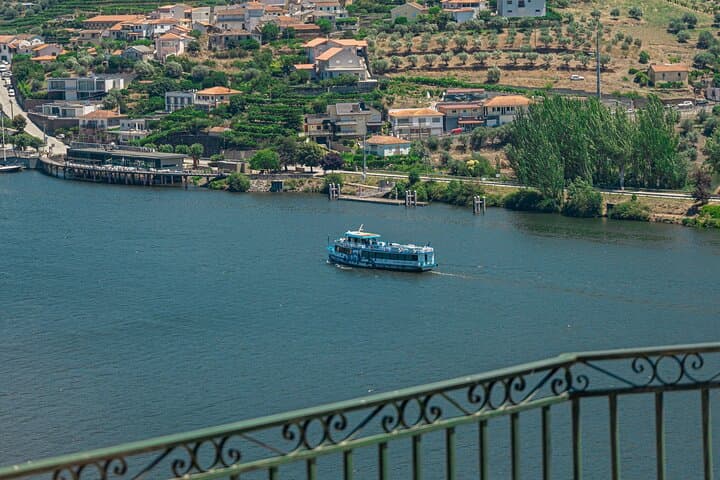 Porto to Régua: Douro Valley Boat Cruise with Breakfast and Lunch photo 1