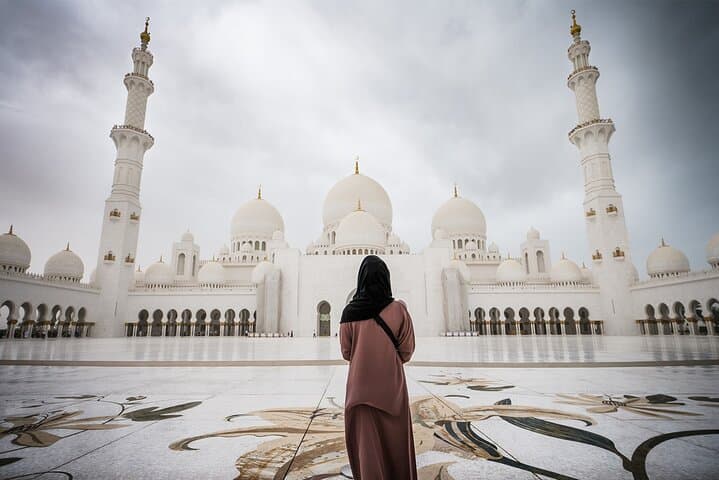 Abu Dhabi Day Tour: Grand Mosque, BAPS Temple & Cultural Lunch from Dubai photo 2