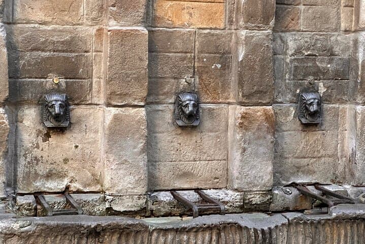 Bilbao Old Town Scavenger Hunt: Self-Guided Walking Tour of Casco Viejo photo 2