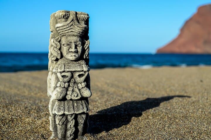 Private Tiwanaku Archaeological Tour from La Paz — Half-Day Visit to Ancient Pyramids