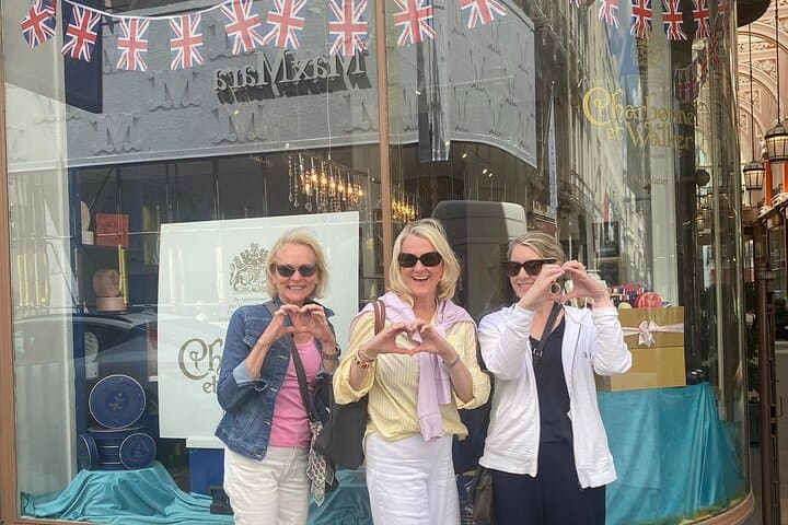 Taylor Swift London Boy Tour: Iconic Swiftie Stops Across London photo 6