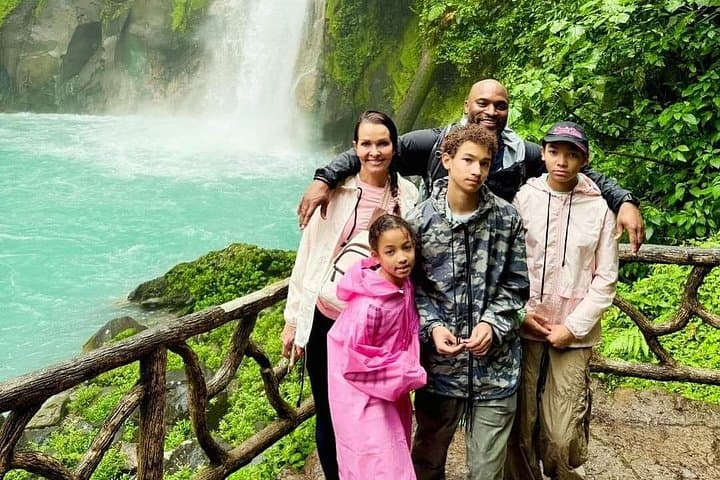 Blue Waters of Rio Celeste — Hike Tenorio Volcano National Park photo 3