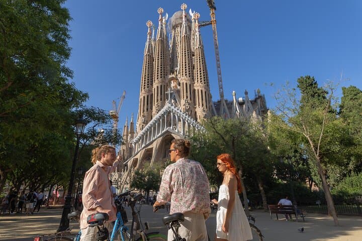 Barcelona Bike Tour: First-Time Highlights with Local Guides photo 4