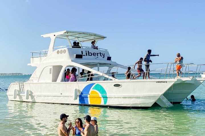 Punta Cana Catamaran Private Group Tour: Snorkel, Natural Pool & Cocktails photo 3