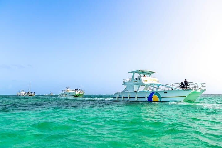 Punta Cana Catamaran Private Group Tour: Snorkel, Natural Pool & Cocktails photo 4