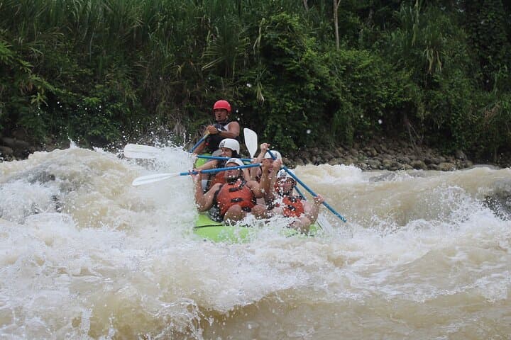 Whitewater Rafting Rio Naranjo: Class III+ Quepos Adventure