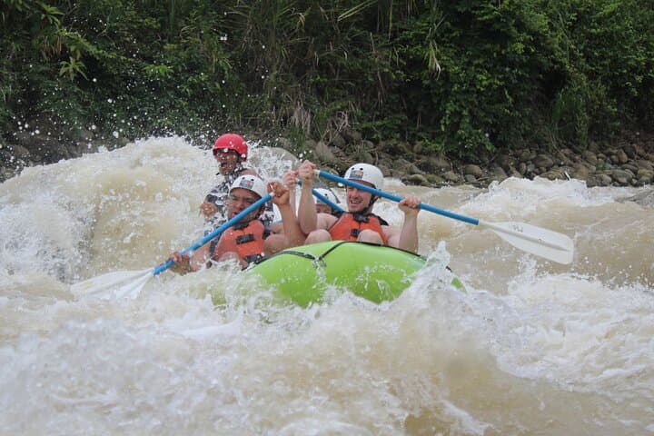 Whitewater Rafting Rio Naranjo: Class III+ Quepos Adventure photo 4
