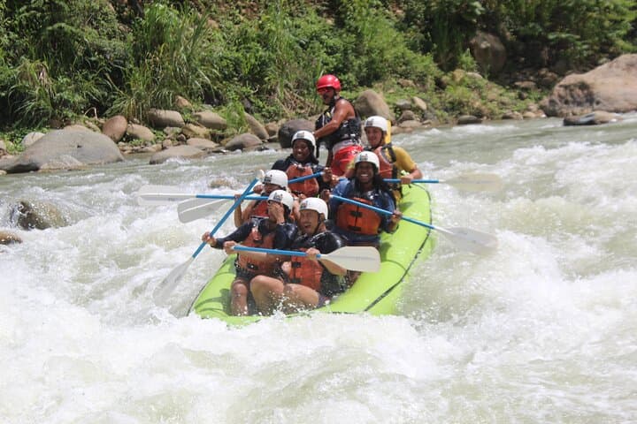Whitewater Rafting Rio Naranjo: Class III+ Quepos Adventure photo 5