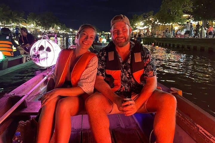 Hoi An Old Town Lantern Boat Ride and Local Dinner — Evening Heritage Tour photo 3