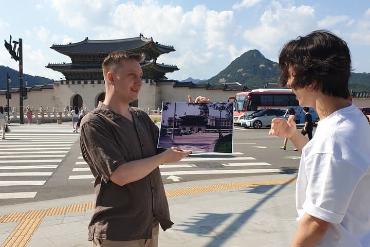 Seoul History Walking Tour: City Hall, Palaces & Democracy Walk