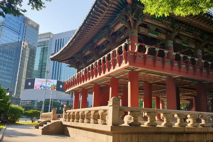 Seoul History Walking Tour: City Hall, Palaces & Democracy Walk photo 5