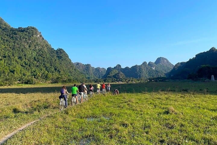 Private Canoe & Kayak Tour from Cat Ba to Lan Ha Bay and Viet Hai Village photo 2