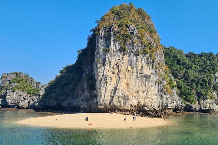 Private Canoe & Kayak Tour from Cat Ba to Lan Ha Bay and Viet Hai Village photo 4