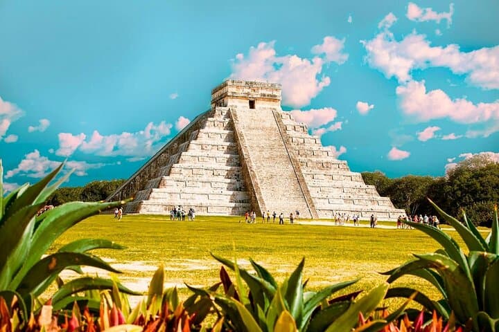 Chichen Itza & Cenote Tsukán: Sunrise Ruins and Underground Swim with Lunch