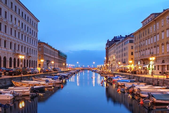 Self-Guided Treasure Hunt in Trieste — La Vedova Giramondo Walking Game photo 2