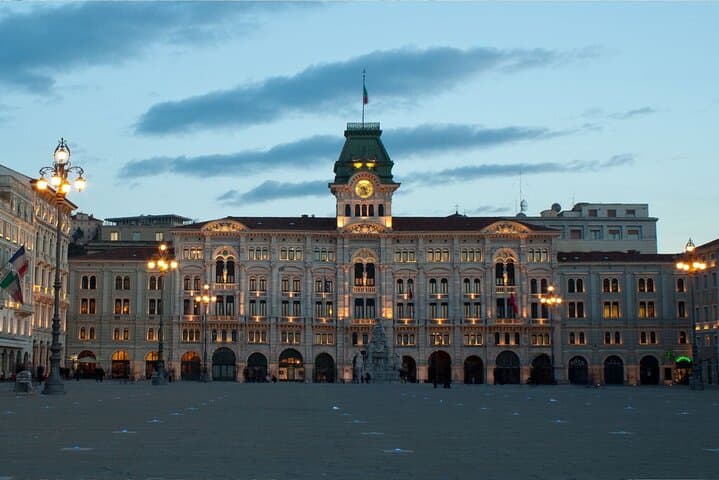 Self-Guided Treasure Hunt in Trieste — La Vedova Giramondo Walking Game photo 3