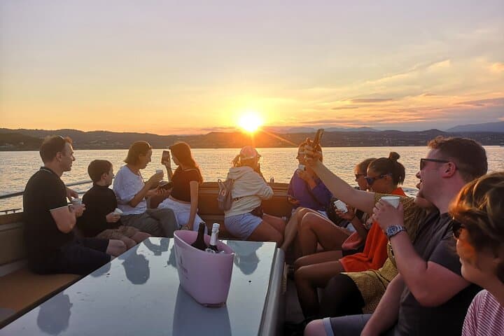 Desenzano Sunset Stroll and Boat Ride with Drink and Roman Villa Access photo 3
