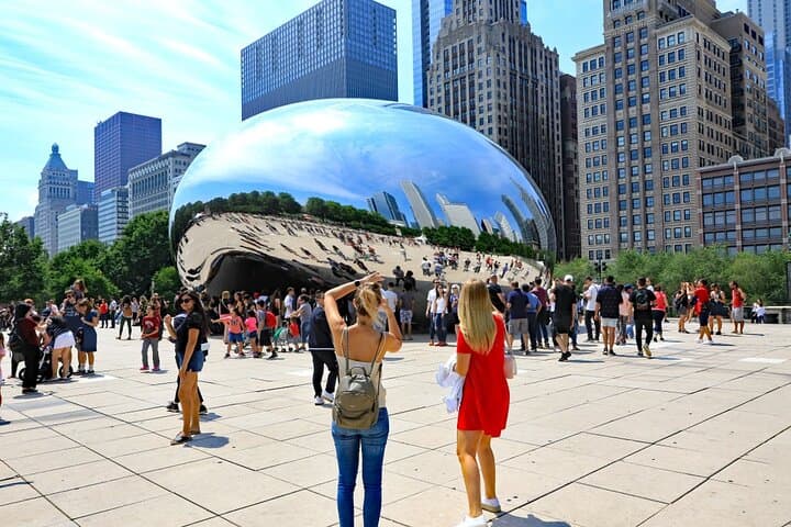 Chicago Architecture Walking Tour and Shoreline Boat Cruise photo 2