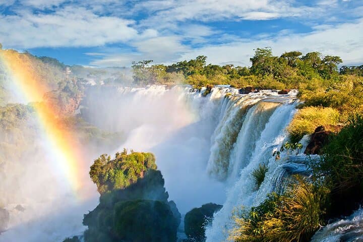 Ecological Adventure: Brazilian Falls & Parque das Aves Tour