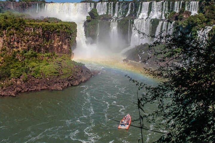 Explore Iguazú’s Argentina Circuit: Guided Tour of Cataratas with Lunch