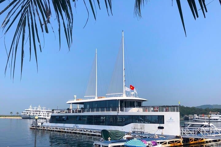 Jade Sails: Luxurious Day Cruise through Lan Ha Bay and Ao Ech photo 5