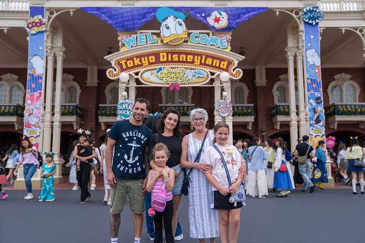 Full-Day Private Photographer Guide at Tokyo Disney: Tokyo Disneyland & DisneySea VIP Experience photo 6