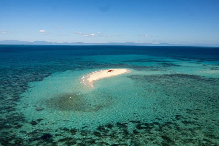 Private Helicopter to Vlasoff Cay: Great Barrier Reef Snorkel & Gourmet Picnic photo 3