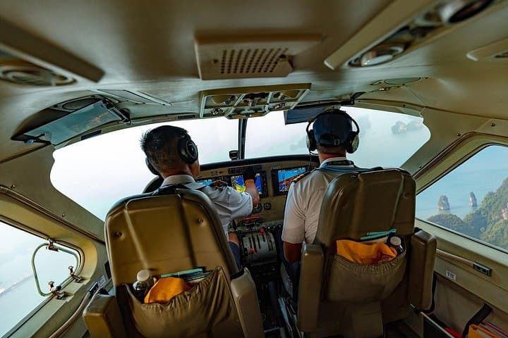 Seaplane Over Ha Long Bay: 25-Minute Scenic Flight from Tuan Chau photo 3