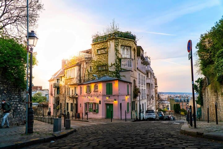 Montmartre Private Guided Tour: Paris Art, Sacré-Cœur & Hidden Streets