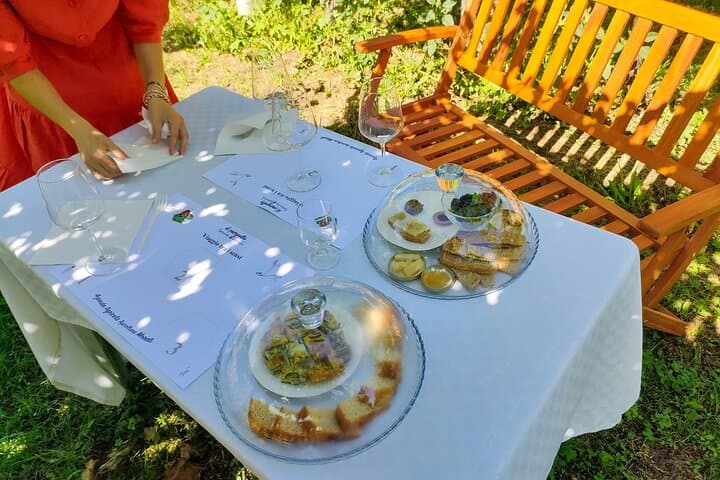 Horseback Riding and Wine Picnic in Lazise Countryside — Lake Garda Equestrian Tour photo 4