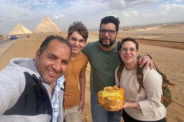 Cairo Layover: Giza Pyramids, Egyptian Museum & Khan el-Khalili Bazaar in a Day