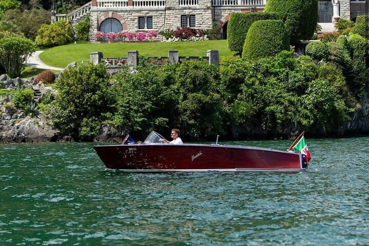 Private Historical Tour of Lake Como by Vintage Wooden Boat