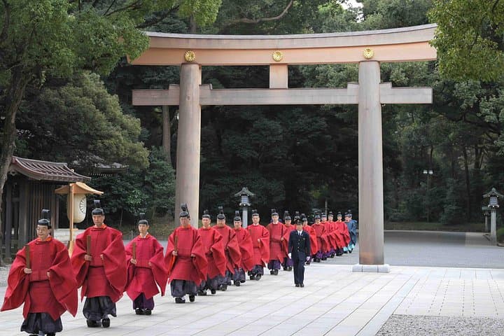 Private Tokyo City Tour by Car: Skytree, Senso-ji, Tsukiji & Meiji photo 3