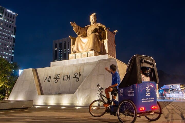 Cheonggyecheon Night Private Tour: Evening Walk Along Seoul’s Restored Stream photo 2